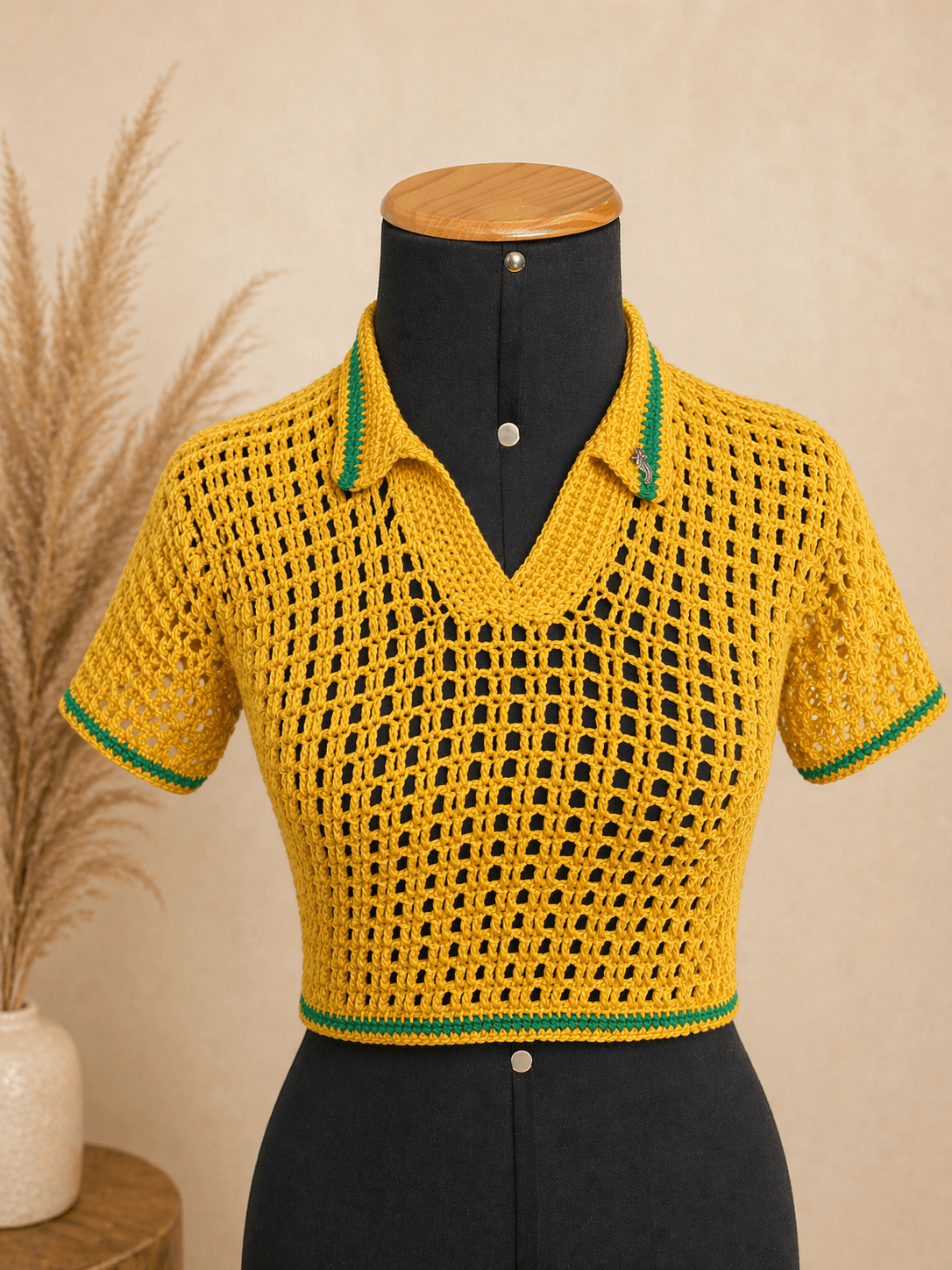 camisa de crochê amarela estilo seleção brasileira feita à mão